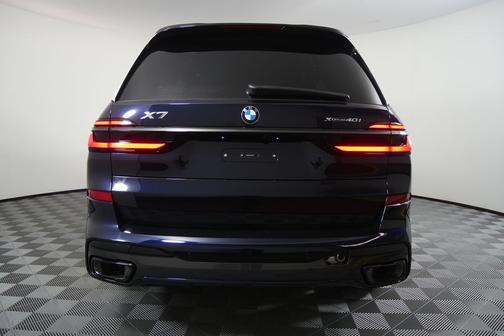 Carbon Black Metallic 2026 BMW X7 xDrive40i