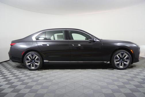 Dark Graphite Metallic 2026 BMW i7 eDrive50