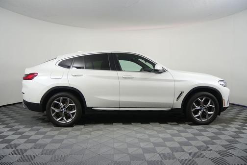 2025 BMW X4 xDrive30i