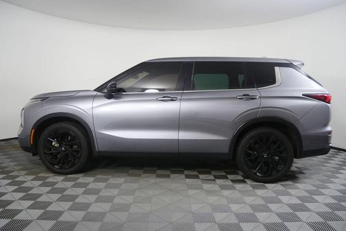 Gray Metallic 2023 Mitsubishi Outlander SE S-AWC