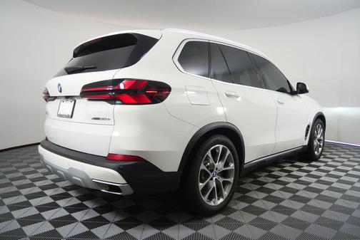 Alpine White 2024 BMW X5 PHEV xDrive50e