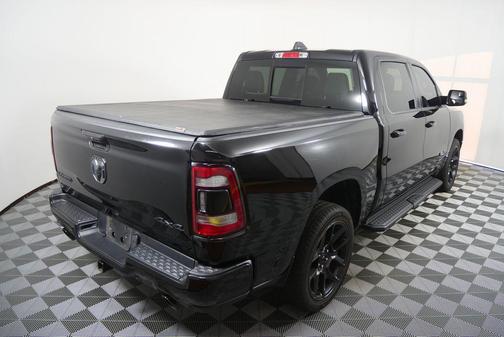 Diamond Black Crystal Pearlcoat 2023 RAM 1500 Laramie