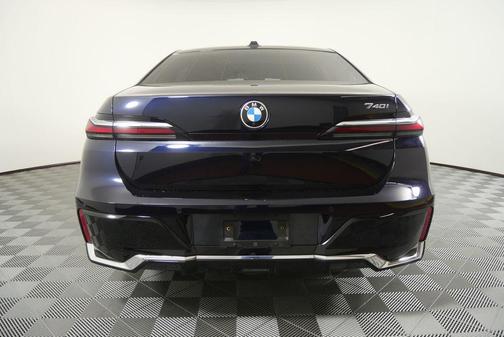 Carbon Black Metallic 2023 BMW 740 i