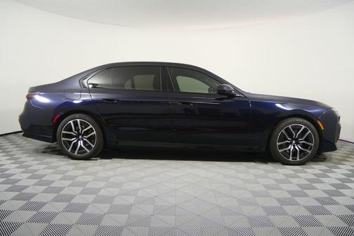 Carbon Black Metallic 2023 BMW 740 i