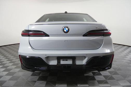 Brooklyn Grey Metallic 2025 BMW 740 740i