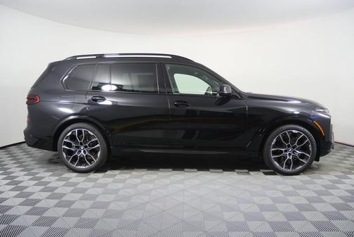 Black Sapphire Metallic 2027 BMW X7 xDrive40i