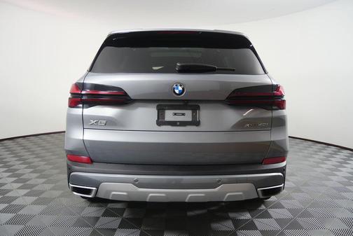Skyscraper Grey Metallic 2024 BMW X5 xDrive40i