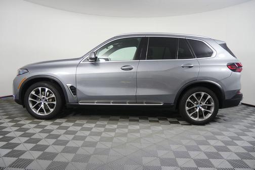 Skyscraper Grey Metallic 2024 BMW X5 xDrive40i