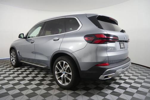 Skyscraper Grey Metallic 2024 BMW X5 xDrive40i