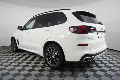 2025 BMW X5 M60i