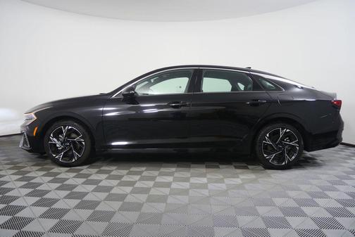 Aurora Black Pearl 2025 Kia K5 GT-Line