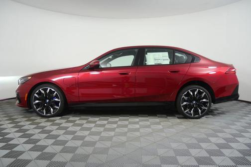 Vegas Red Metallic 2026 BMW 550e xDrive