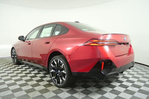 Vegas Red Metallic 2026 BMW 550e xDrive