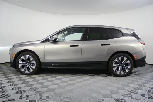 2025 BMW iX xDrive50