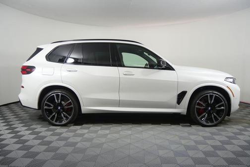 Mineral White Metallic 2026 BMW X5 M60i