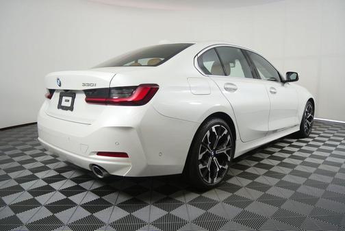 Mineral White Metallic 2025 BMW 330 330i