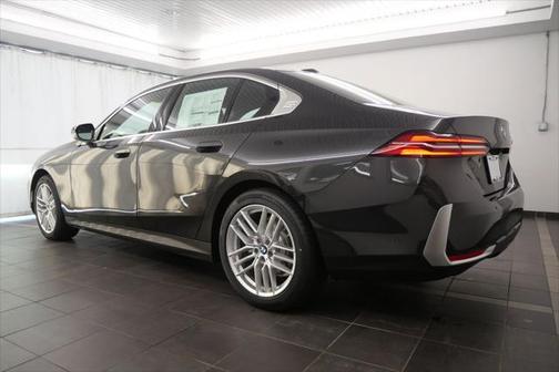 2025 BMW 530 i