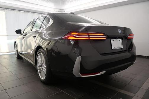 2025 BMW 530 i