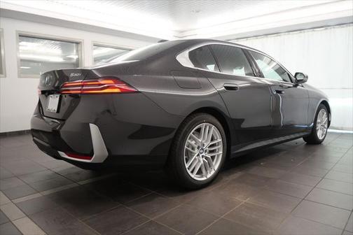 2025 BMW 530 i