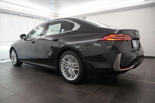 2025 BMW 530 i
