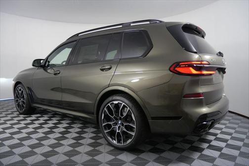 2025 BMW X7 M60i