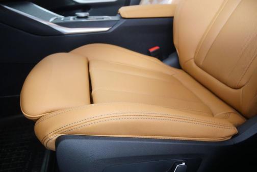 Mineral White Metallic 2026 BMW 330 xDrive NA