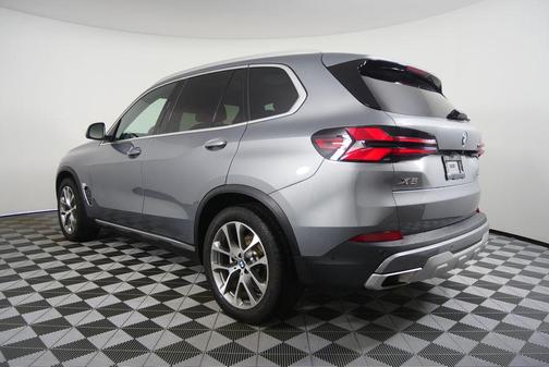 Skyscraper Grey Metallic 2026 BMW X5 xDrive40i