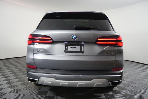 Skyscraper Grey Metallic 2026 BMW X5 xDrive40i
