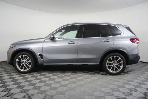 Skyscraper Grey Metallic 2026 BMW X5 xDrive40i