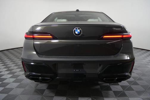 Dravit Grey Metallic 2026 BMW 760 xDrive