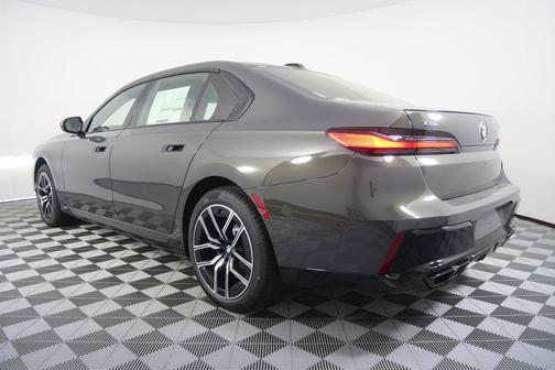 Dravit Grey Metallic 2026 BMW 760 xDrive