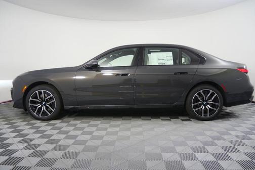 Dravit Grey Metallic 2026 BMW 760 xDrive