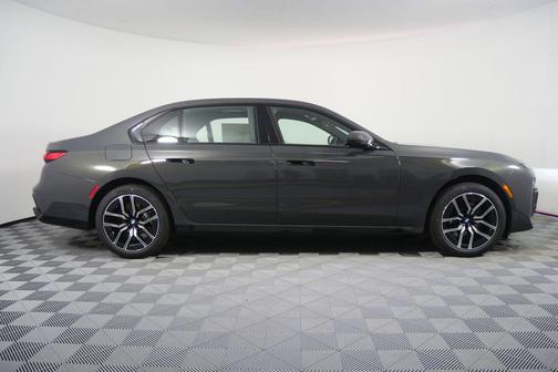 Dravit Grey Metallic 2026 BMW 760 xDrive