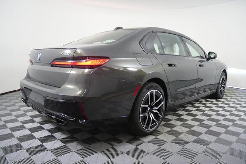 Dravit Grey Metallic 2026 BMW 760 xDrive