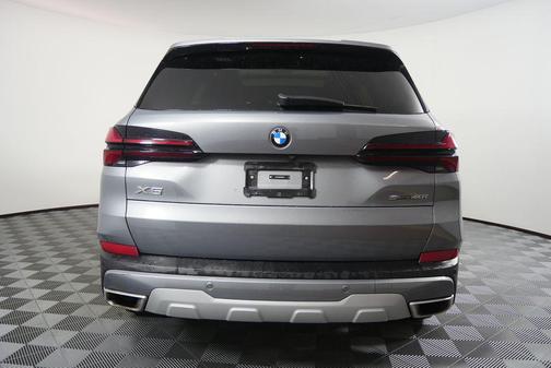 Gray Metallic 2025 BMW X5 sDrive40i