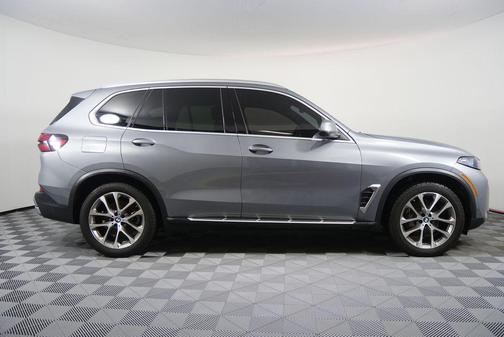Gray Metallic 2025 BMW X5 sDrive40i