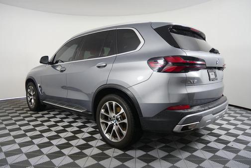Gray Metallic 2025 BMW X5 sDrive40i