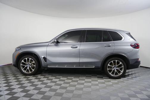 Gray Metallic 2025 BMW X5 sDrive40i