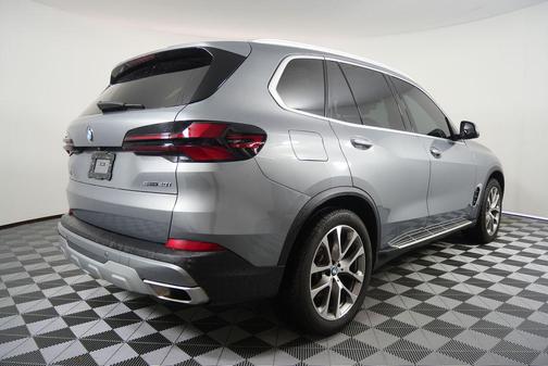 Gray Metallic 2025 BMW X5 sDrive40i