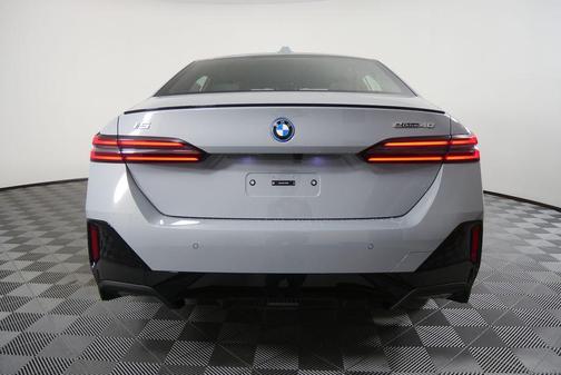 Brooklyn Grey Metallic 2026 BMW i5 eDrive40