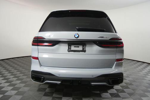 Brooklyn Grey Metallic 2025 BMW X7 xDrive40i