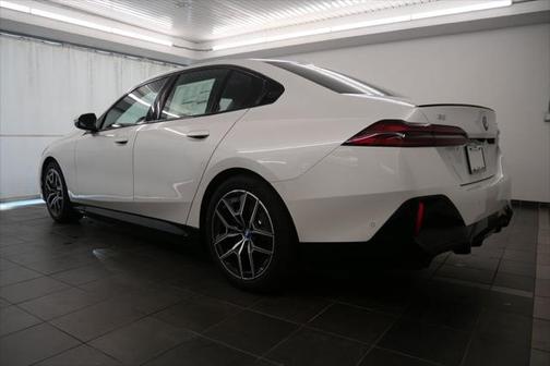 2025 BMW i5 eDrive40