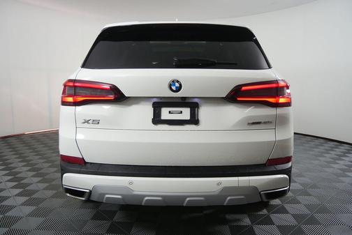 Alpine White 2023 BMW X5 sDrive40i