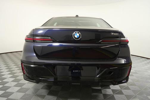 2026 BMW 740 740i