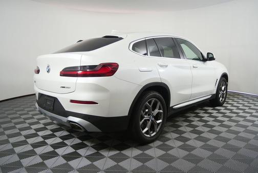 Black 2025 BMW X4 xDrive30i