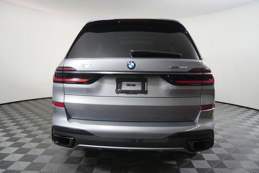 Skyscraper Grey Metallic 2024 BMW X7 xDrive40i