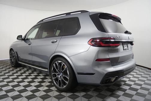 Skyscraper Grey Metallic 2024 BMW X7 xDrive40i