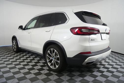 Mineral White Metallic 2021 BMW X5 xDrive40i