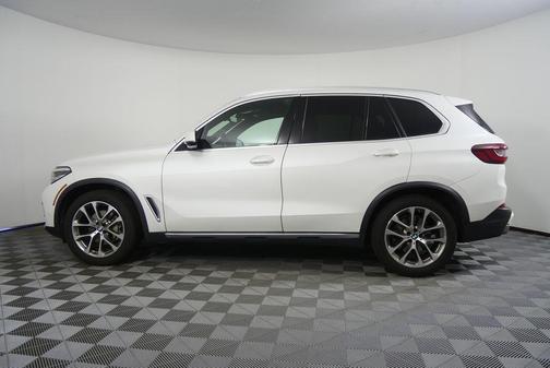 Mineral White Metallic 2021 BMW X5 xDrive40i