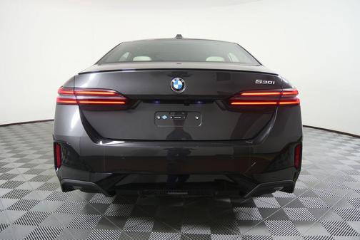 Dark Graphite Metallic 2026 BMW 530 530i